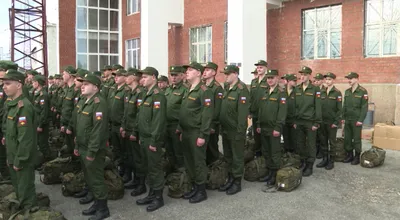 Екатеринбуржцы обратили внимание на странный объект возле штаба ЦВО. Новый  памятник? (ФОТО)