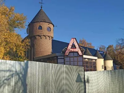 Никаких больше вечеринок! В Уфе спрятали за забор легендарный клуб «А-Кафе»  - что появится на его месте - KP.RU