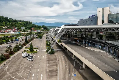 В 5 раз дороже, чем в Москве: Аэропорт Сочи в центре скандала из-за парковки