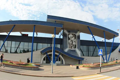 File:Surgut Airport Entrance.jpg - Wikimedia Commons