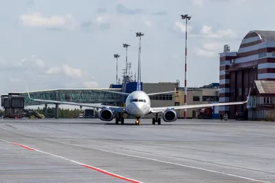 Аэропорт Сургута впервые принял широкофюзеляжный самолет Airbus A330-200 |  05.11.2017 | Сургут - БезФормата