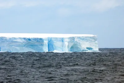 айсберг плавающий в море со скрытой подводной частью Фото Фон И картинка  для бесплатной загрузки - Pngtree