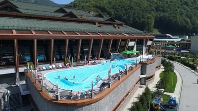 Открытый спортивный 50 метровый бассейн в отеле «Гранд Отель Поляна»