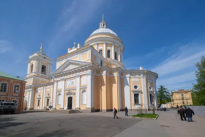 Александро-Невская Лавра вошла в ТОП-10 самых посещаемых святынь РФ -  Российская газета