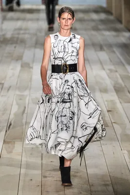 Потрясающие Alexander McQueen платья на фото