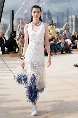 Прекрасные Alexander McQueen платья на фото