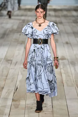 Изумительные Alexander McQueen платья на фото