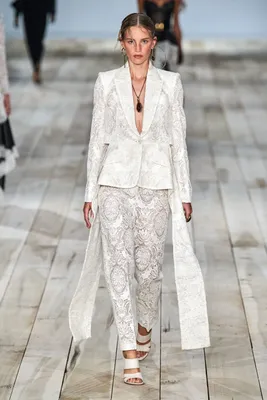 Новые фото Alexander McQueen платьев в высоком разрешении