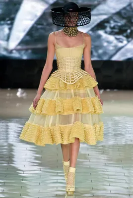 Новые фото Alexander McQueen платьев