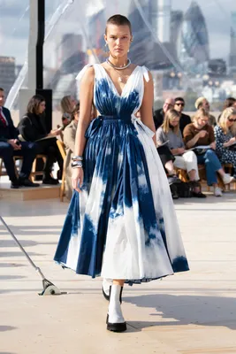 Фотографии Alexander McQueen платьев для скачивания