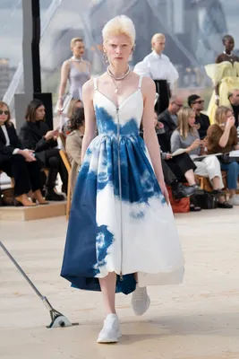 Стильные Alexander McQueen платья на фото