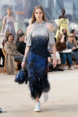 Alexander McQueen платья: качественные фотографии на любой вкус