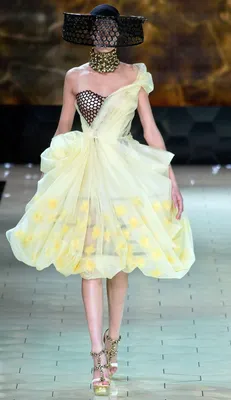 Эксклюзивные Alexander McQueen платья на фото