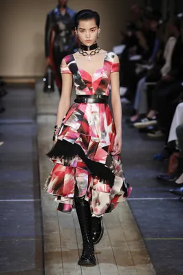 Alexander McQueen платья: бесплатная загрузка фотографий