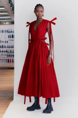 Новые коллекции Alexander McQueen платьев на фото