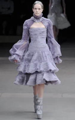 Роскошные Alexander McQueen платья на фото