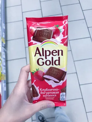 Сырок творожный «Alpen Gold» клубника в шоколадной глазури, 40 г купить в  Минске: недорого в интернет-магазине Едоставка