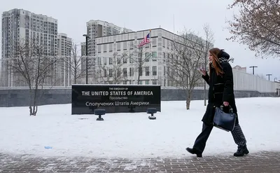 У посольства США в Москве выстроилась очередь за визами - ЯПлакалъ