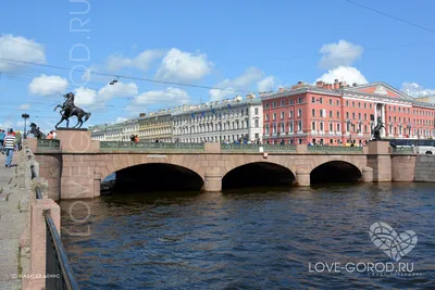 Аничков мост в Петербурге