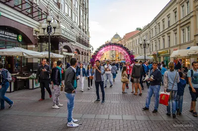 Старый Арбат в Москве, холст, 50х70 в интернет-магазине Ярмарка Мастеров по  цене 5500 ₽ – ML4LYBY | Картины, Рязань - доставка по России