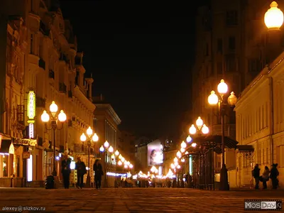 Улица арбат в Москве. Россия Редакционное Фото - изображение насчитывающей  выпуклины, весна: 185071546