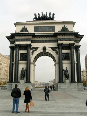 Файл:Tverskaya Zastava and Triumphal Gate 1920.jpg — Википедия