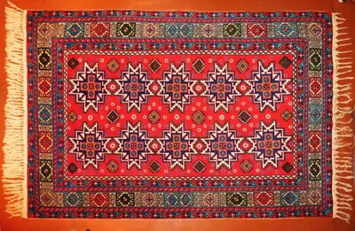 Yerani Travel Armenia - Знаете в чем уникальность армянских ковров? 🧶Армянские  ковры действительно прочные благодаря особой системе узлов. Двойной узел  делает ткань крепче. 👉Наиболее характерными чертами армянских ковров  являются орнаменты. Целая история