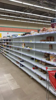 Москва, Россия 02202020 : Auchan гипермаркет в крупных покупках и  развлекательном центре Редакционное Стоковое Изображение - изображение  насчитывающей зала, часть: 173298914