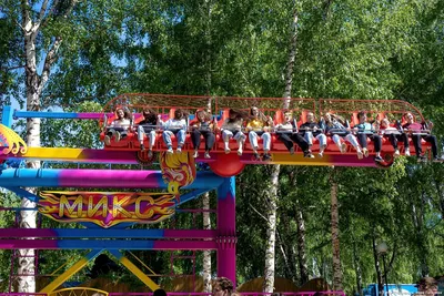 Советские аттракционы в Загородном парке.