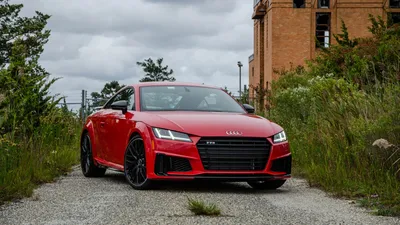 The Final Audi TT Special Edition Has Gorgeous Green Paint And A Gray Roof