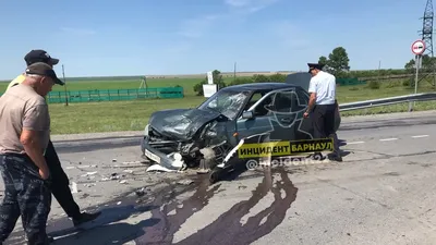 В Барнауле разбился Mercedes