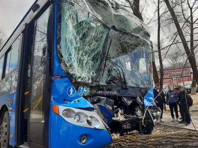 В центре Хабаровска BMW разорвало пополам в жёстком ДТП с Toyota |  ПРОИСШЕСТВИЯ | АиФ Хабаровск