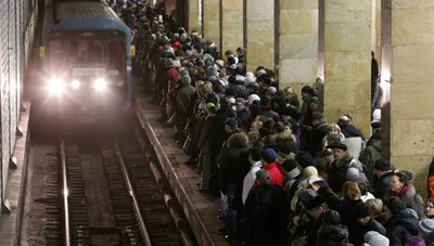 Столкновение поездов: что случилось в метро сегодня