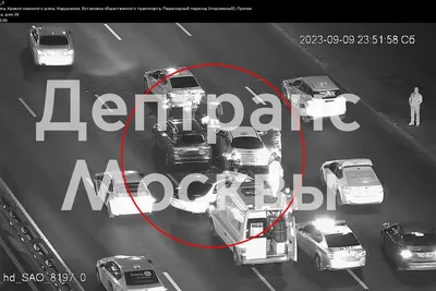 Момент аварии с участием мотоцикла в центре Москвы попал на видео