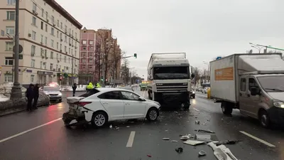 На Садовом кольце в Москве столкнулись пять автомобилей — РБК