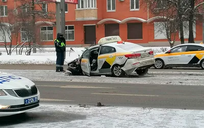 В Москве грузовик раздавил такси - РИА Новости, 02.11.2022