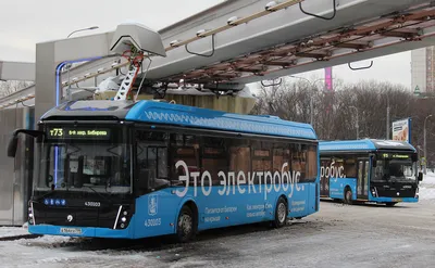 Файл:Автобус Mercedes-Benz, маршрут Б, Земляной Вал, Москва.jpg — Википедия