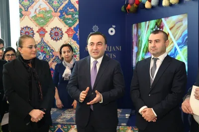 В Баку открылась выставка \"Западно-азербайджанские ковры: историческая  память наших орнаментов\" - ФОТО