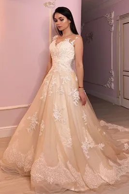 Нежное свадебное платье с ажуром на картинке