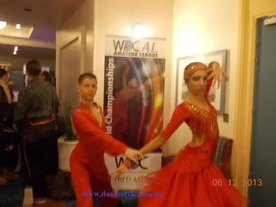 Фотографии платьев для бальных танцев в формате WebP