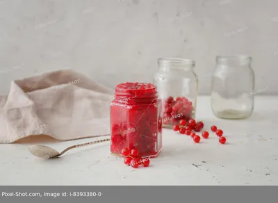 банка клубничного варенья. старинный стиль. вкусные натуральные продукты.  стеклянный контейнер для ягод с крышкой. вектор Иллюстрация вектора -  иллюстрации насчитывающей ягод, варенье: 226118912