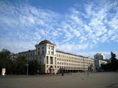 В Белгороде раздался мощный взрыв. Посреди улицы сформировалась 20-метровая  воронка