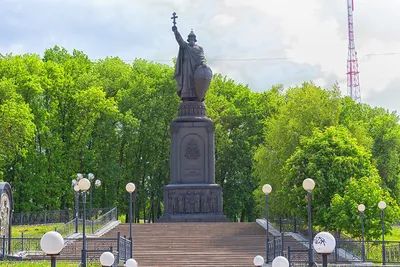 Памятник князю Владимиру стал неудобным символом Белгорода | Пушкинский  клуб Белгород | Дзен