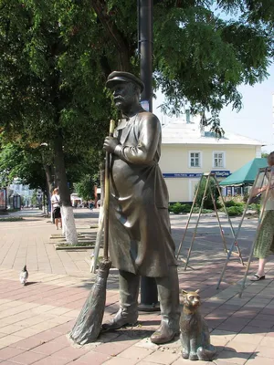 Белгород. Дворник и кот., Люди, Памятники, Белгород | Памятники,  Художественные скульптуры, Уличное искусство