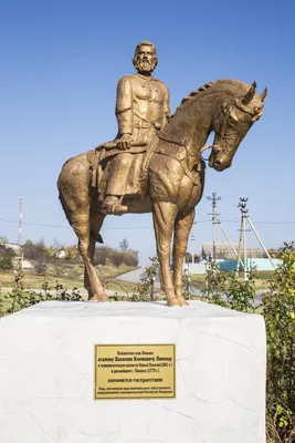 Памятник В.И. Ленину. Бронза, гранит. Скульптор В.Г. Нерода, архитектор  И.А. Француз / Белгородская область | Памятники истории и культуры |  ИнфоТаймс / www.infotimes.ru