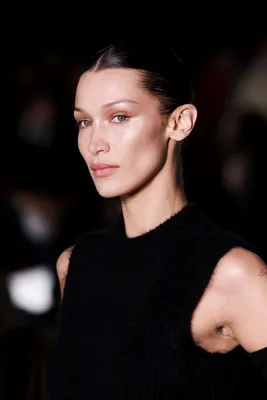 Bella Hadid celebrates 10 months sober during her dry July - Los Angeles  Times