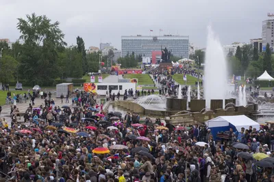 File:Белые ночи в Перми 2011. Фестиваль Живая Пермь.jpg - Wikimedia Commons