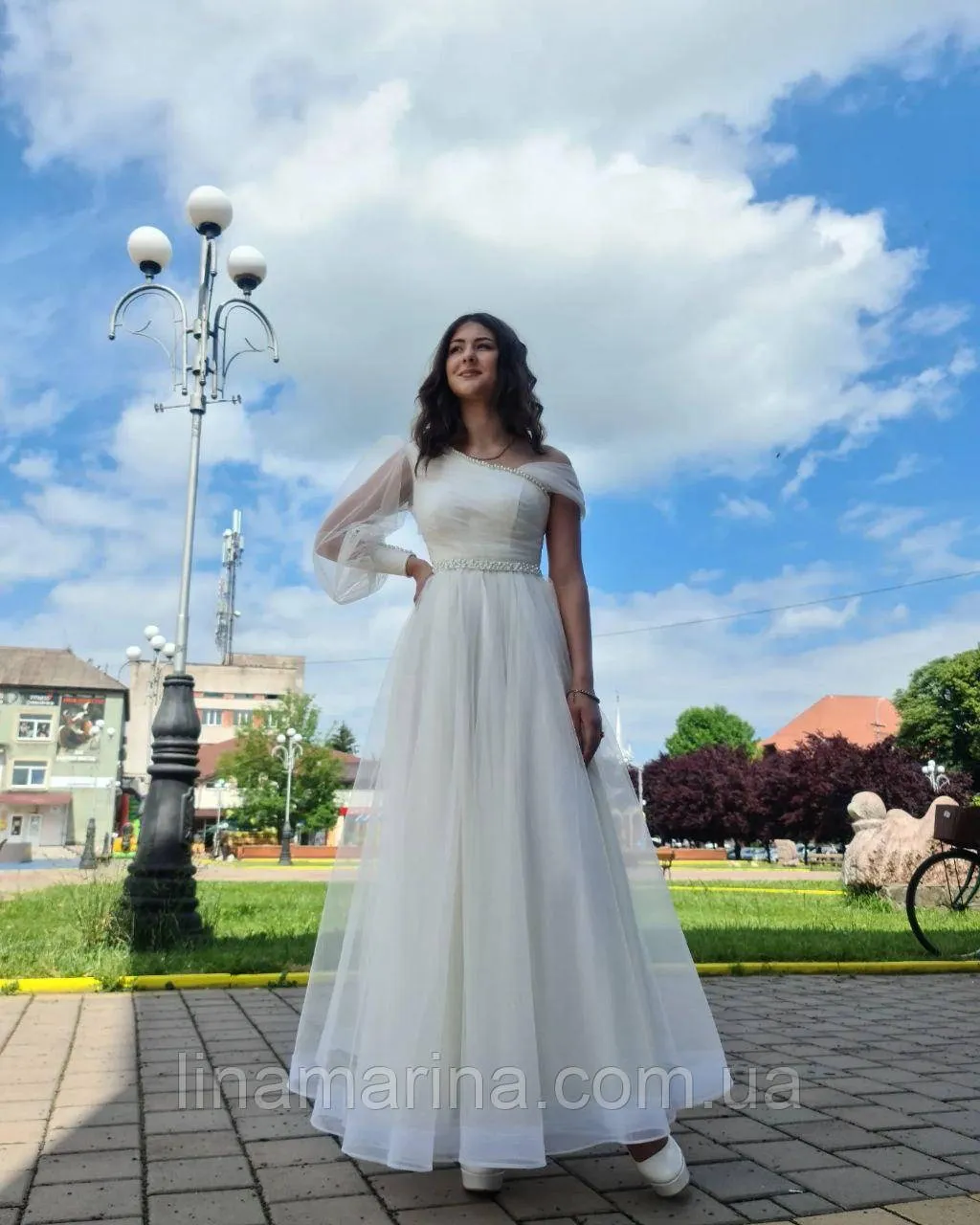 Белые платья на выпускной: фото с разных ракурсов Белые платья на выпускной: фото с разных ракурсов