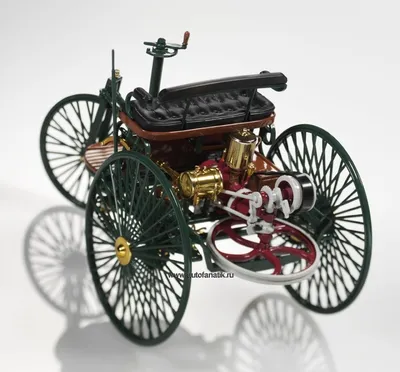 Benz Patent-Motorwagen на фото с бокового ракурса