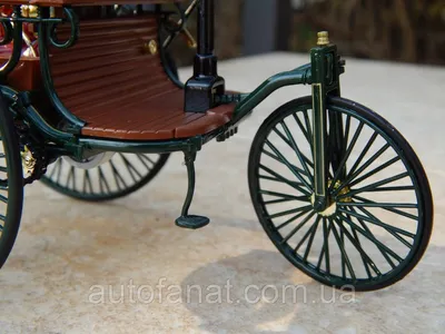 Фотография Benz Patent-Motorwagen с отражением